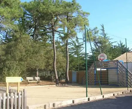 مكان تخييم Camping De Sion سا يْليرْ دو ري