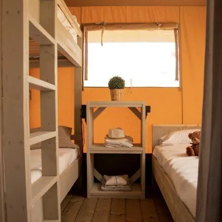 Camping De Sion مكان تخييم 3*